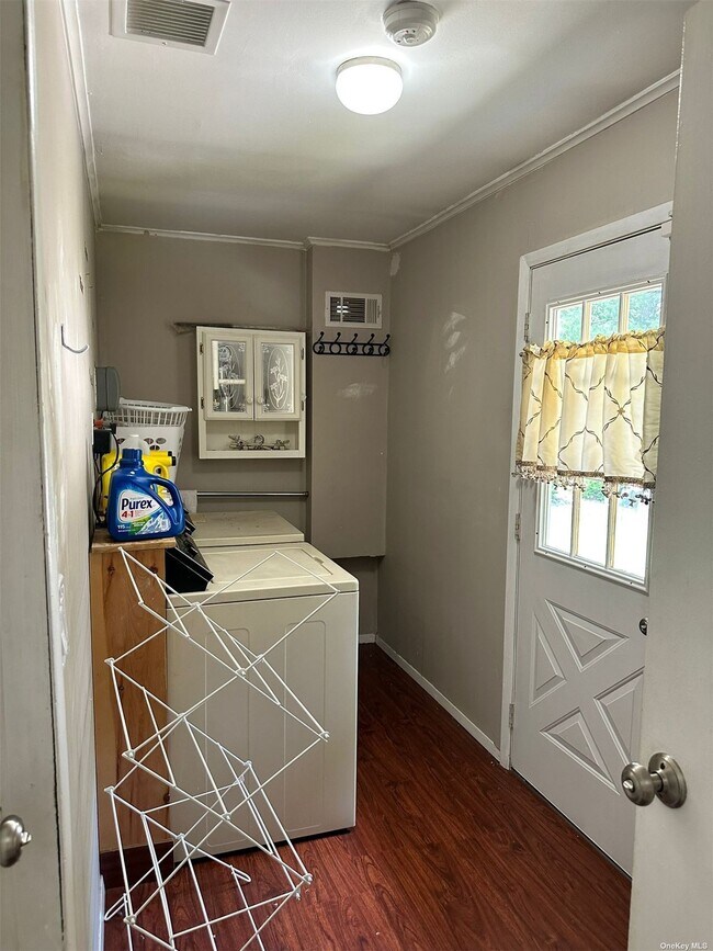 Building Photo - 115 Wedgewood Dr