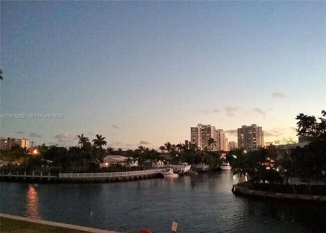 Building Photo - 401 Golden Isles Dr