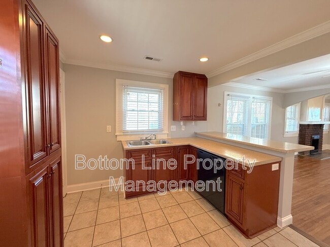 Building Photo - 307 N Linwood Ave