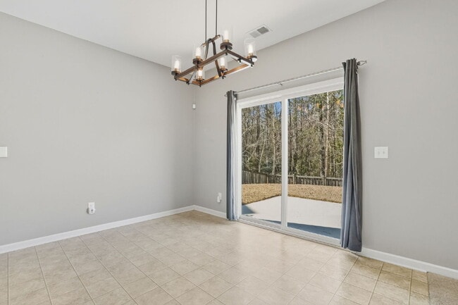 Building Photo - "Charming 3-Bed Oasis with 2 Full Baths in Ladson - 1,283 Sq Ft of Comfort!"