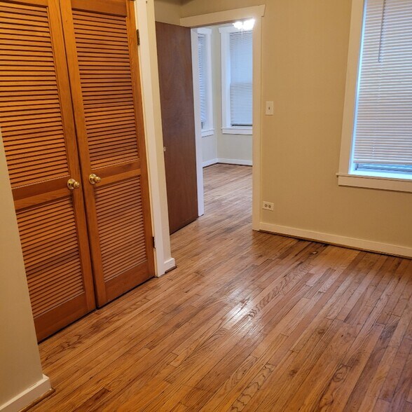 Building Photo - 6723 S Clyde Ave