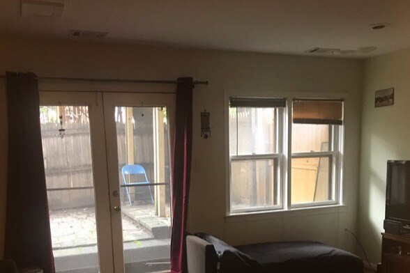 Building Photo - 1653 Park Rd NW