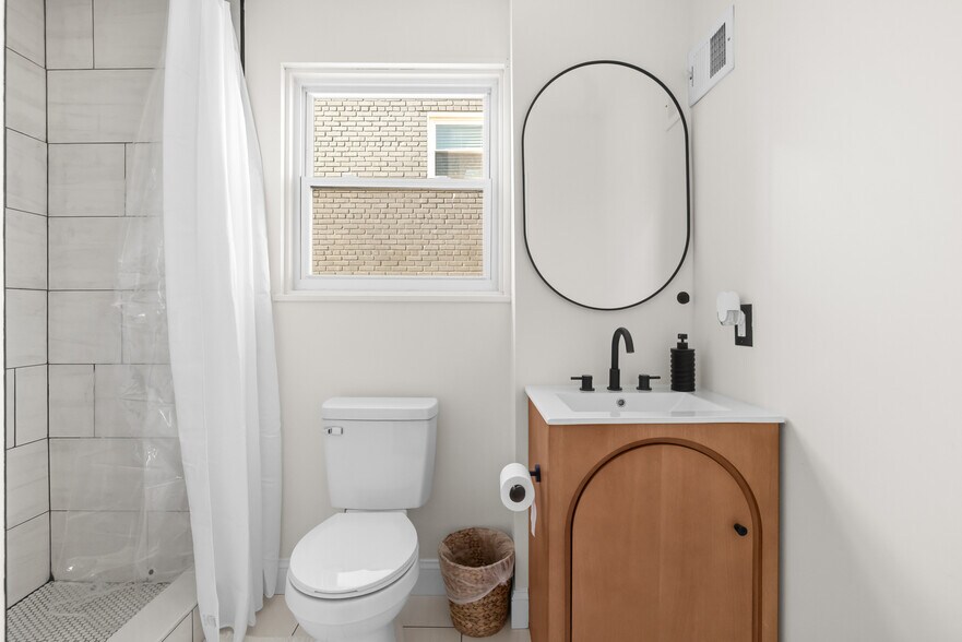 Building Photo - 125 Urell Pl NE