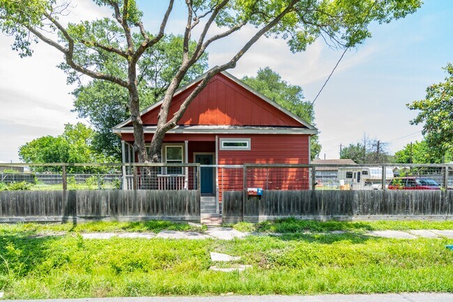 Building Photo - 2311 Lee St