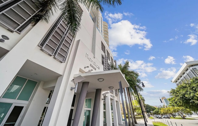 Building Photo - Breathtaking City Views from This Nordica ...