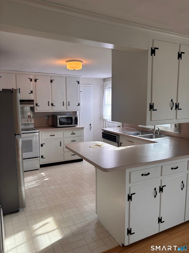 Building Photo - 28 Bayberry Ln