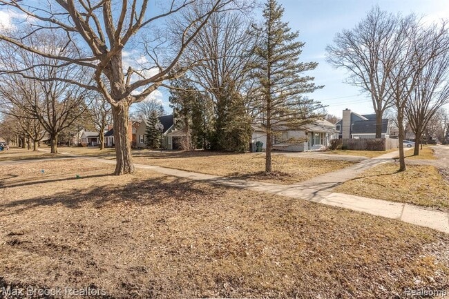 Building Photo - 1610 Yosemite Blvd