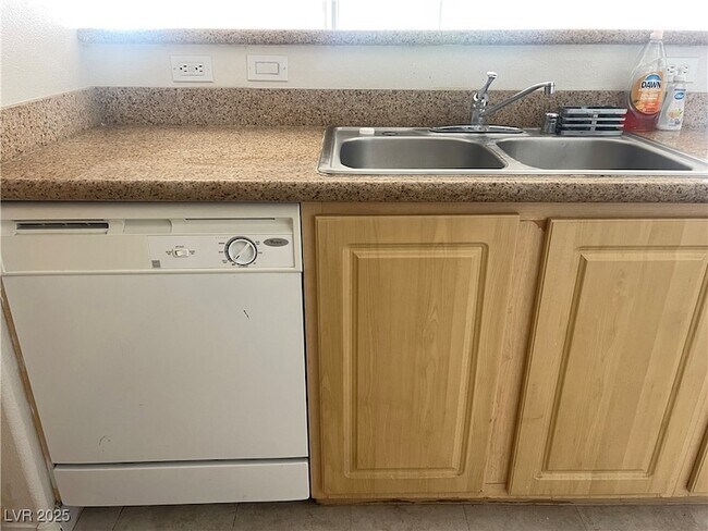 Building Photo - 8000 W Badura Ave