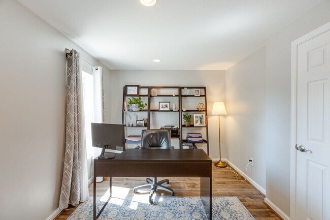 Building Photo - 5624 Kemp Ln