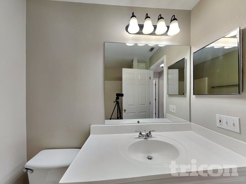 Building Photo - 30602 Birdhouse Dr