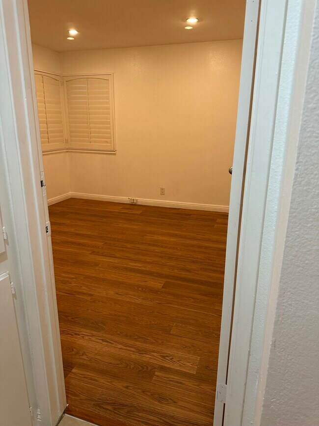 Building Photo - 503 S Vicki Ln