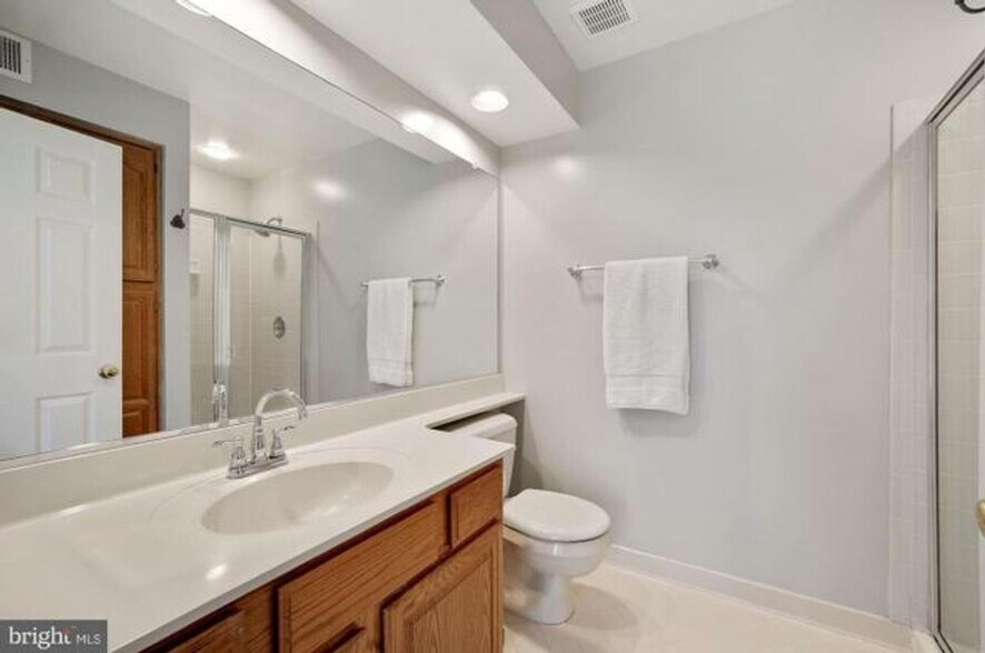 Building Photo - 44022 Laceyville Terrace