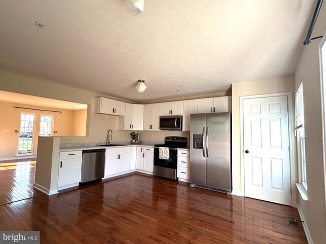 Building Photo - 1703 Bluffs Island Ct