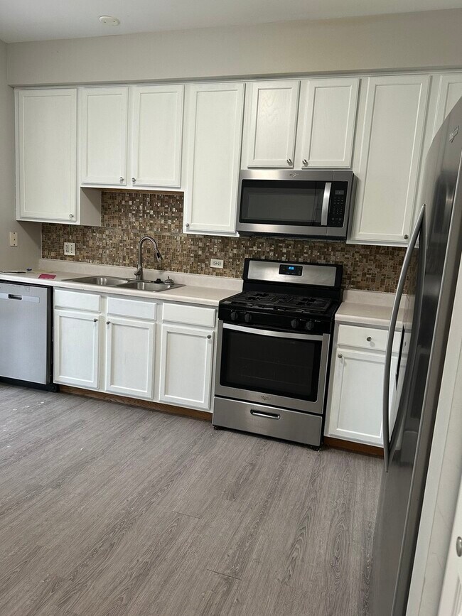 Building Photo - 2819 White Thorn Cir