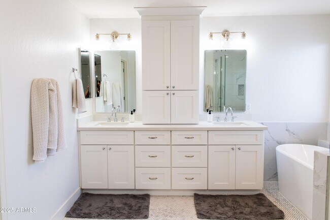 Building Photo - 2679 E Vermont Ct