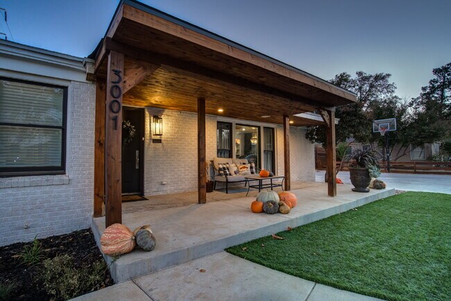 Building Photo - A Standard of Excellence in Tech Terrace!