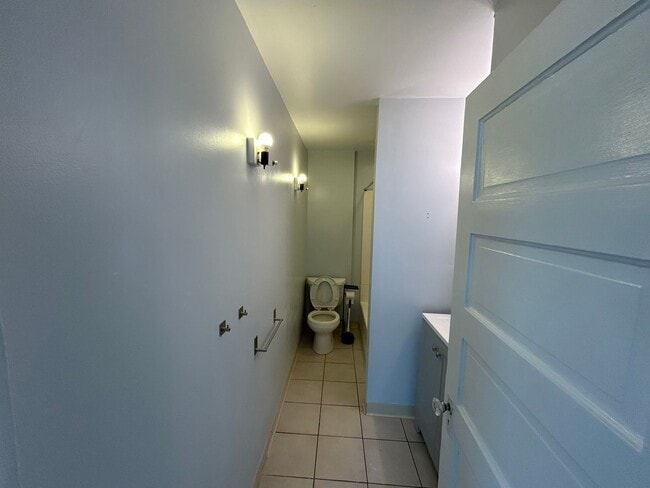 Building Photo - 15-Poplar-St