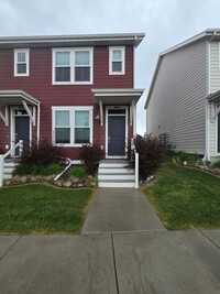 Building Photo - 2 bedroom 2.5 Bathroom Townhome
