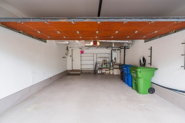 Building Photo - 420 28th St