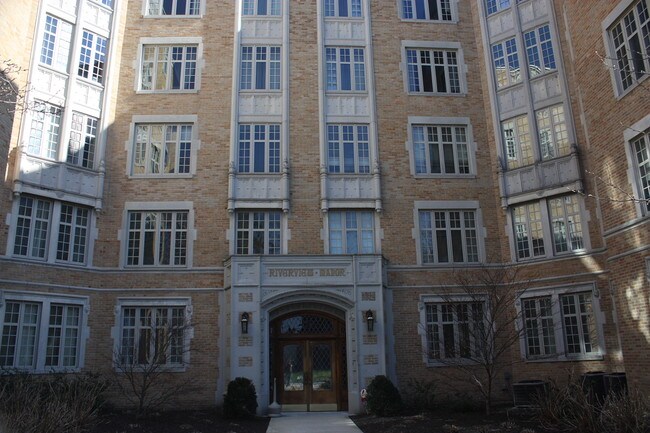 Harris Street Entrance - 1525 N Front St