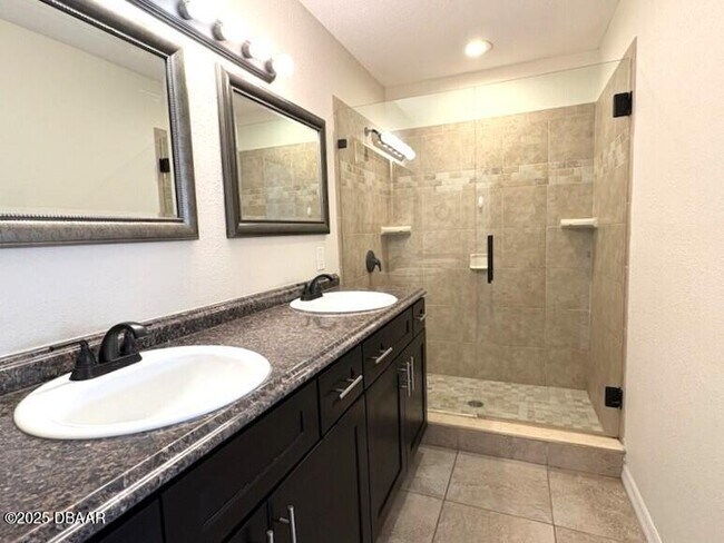 Building Photo - 38 Valhalla Ave