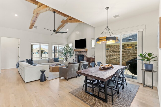 Building Photo - 1901 Plaza District Dr