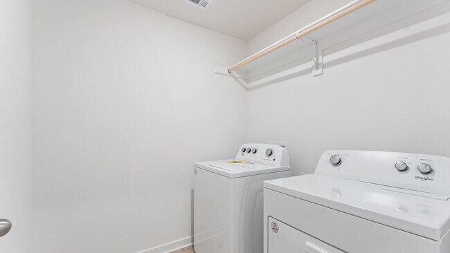 Building Photo - "Bright 4-Bedroom Haven with Scenic Views ...