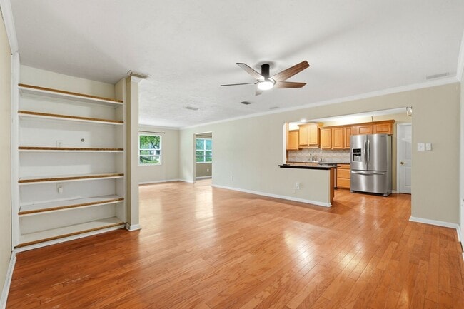 Building Photo - 4731 NW 39th St