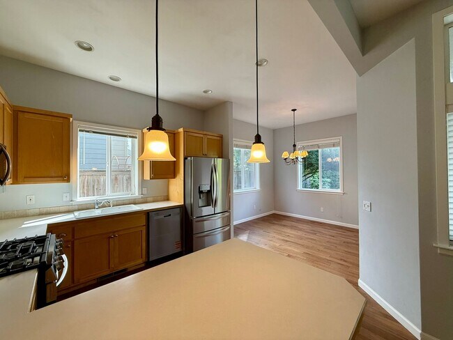 Building Photo - $500.00 OFF Move In Costs Special!