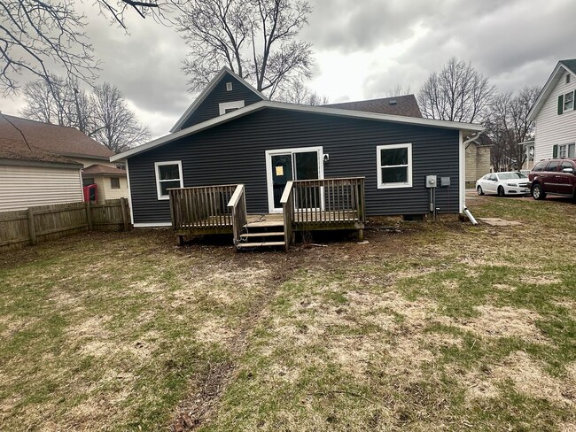 Building Photo - 5 bed 2 bath Single Family Home in Wausau