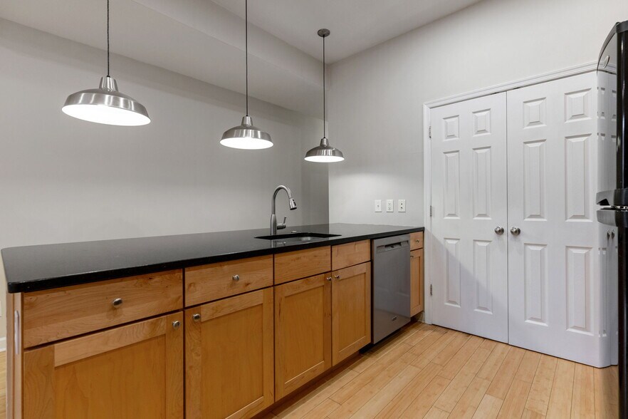 Building Photo - 1448 Newton St NW