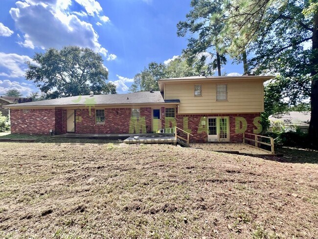 Building Photo - 300 Lydgate Dr