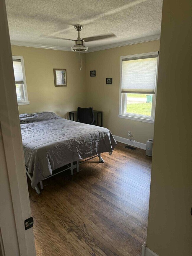 Building Photo - Fully Furnished Retreat with a Dream Backyard