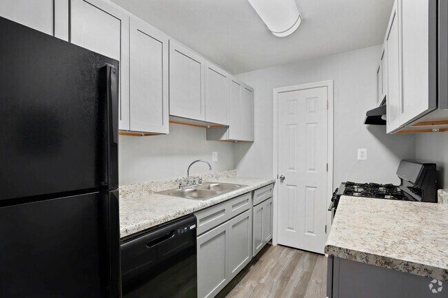 3BR, 2BA - 957SF - Fountain Club