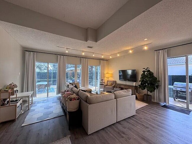 Building Photo - 393 Kelsey Park Dr