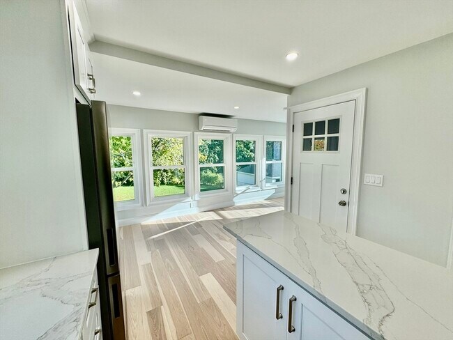 Building Photo - 17 Fremont St