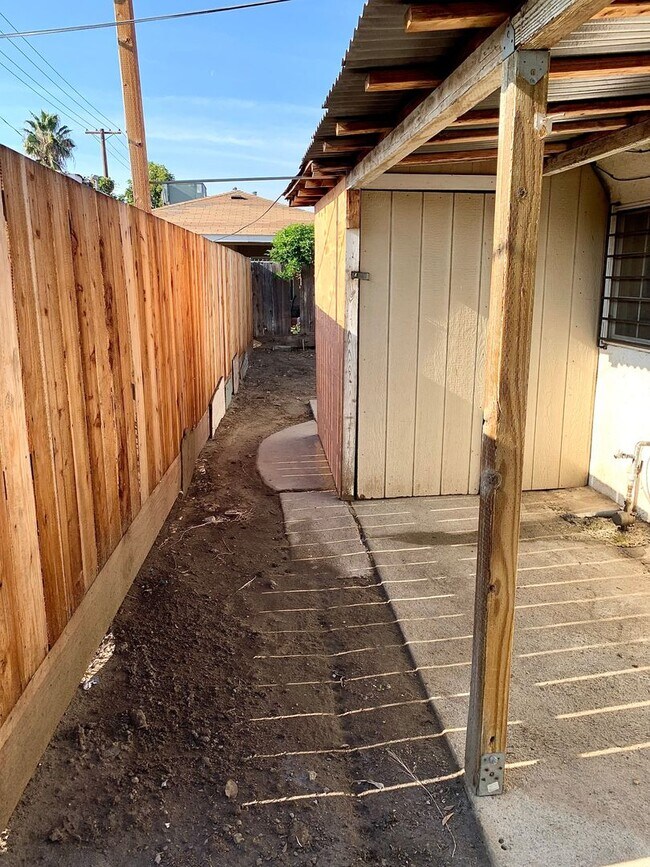 Building Photo - Conveniently Located Home in Modesto