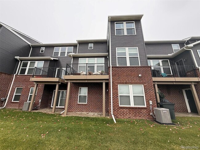 Building Photo - 4811 Broomfield Way