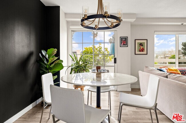 Building Photo - 252 W Spazier Ave