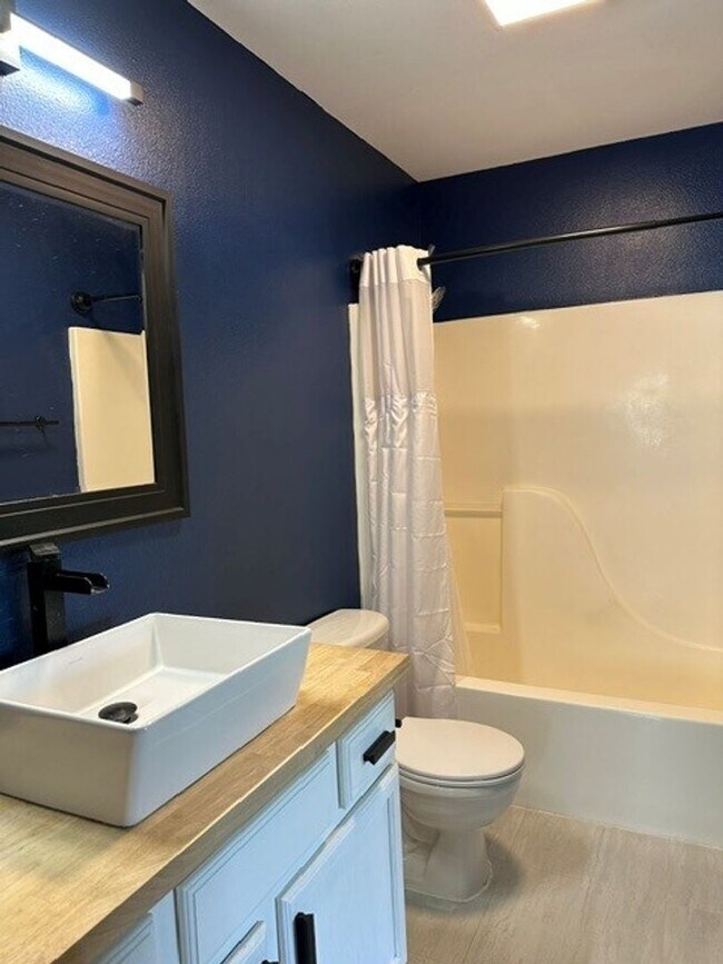 Building Photo - 3Bed, 2Bath Single Family Home in Beautiful Eagle River!!