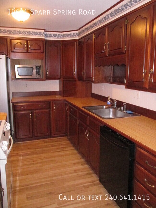 Building Photo - 19601 Sparr Spring Rd