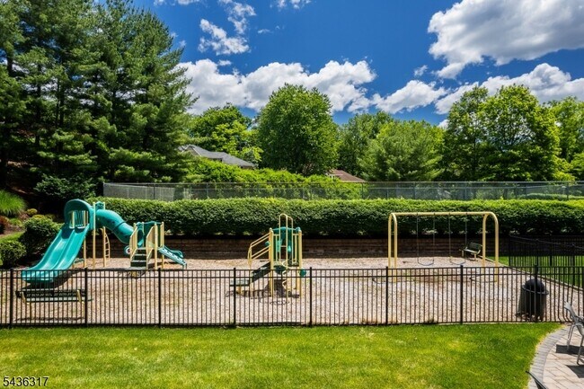 Building Photo - 21 Edgefield Dr