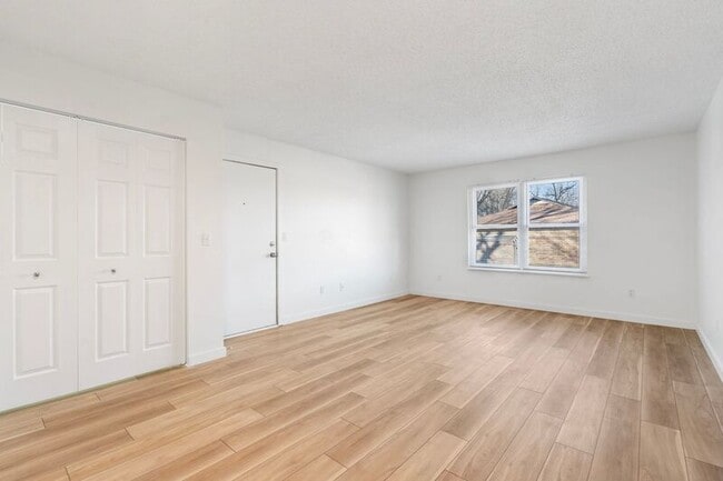 Building Photo - 3160 W Greenwood St