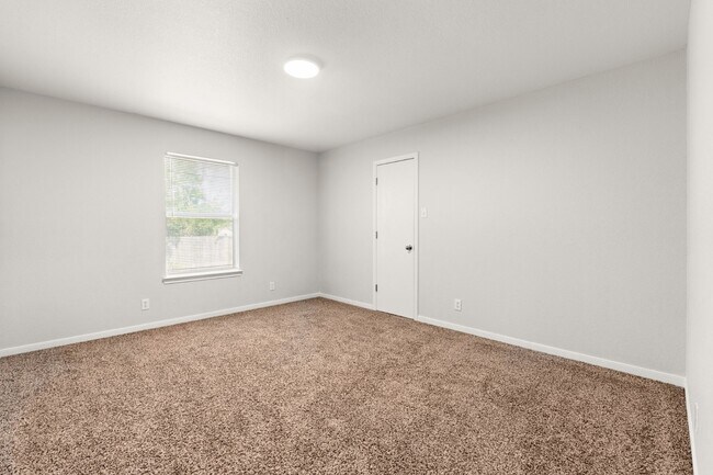 Building Photo - 1404 Chips Dr