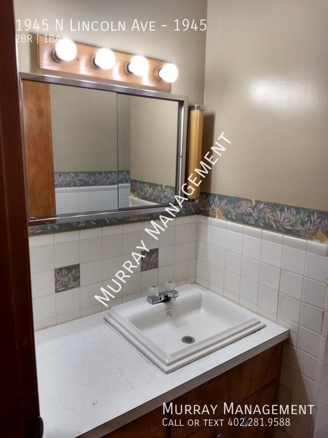 Building Photo - 1945 N Lincoln Ave