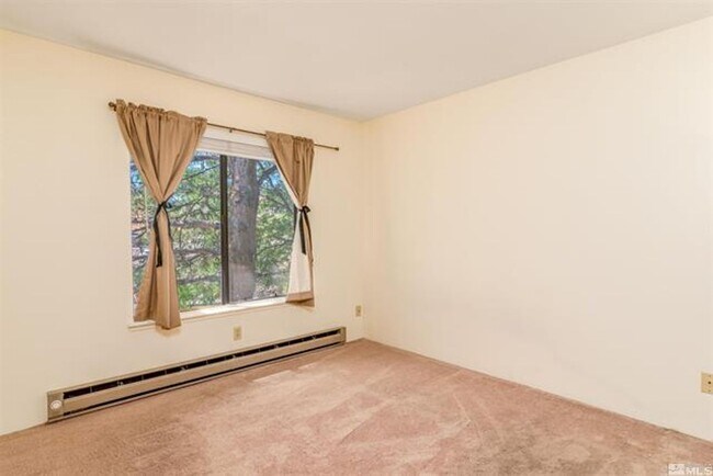 Building Photo - Great 1 bedroom condo just off Clear Acre Lane