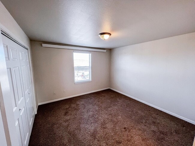 Building Photo - 2935 Aspen Dr