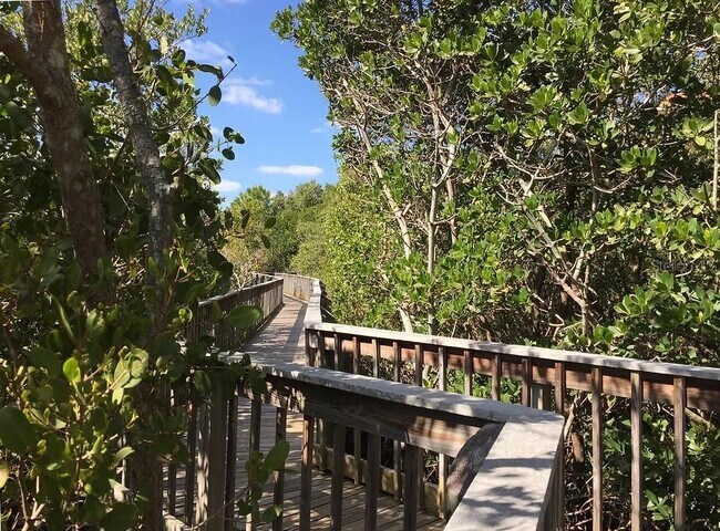 Building Photo - 4830 Osprey Dr S