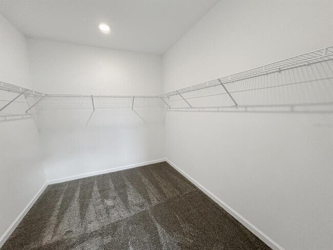 Building Photo - 2426 Skyline Lp