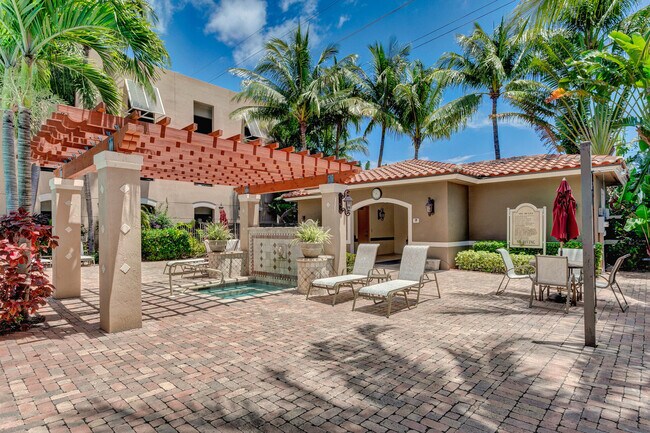 Building Photo - 616 Clearwater Park Rd